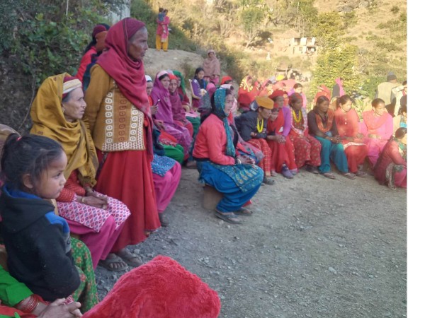 सिगासमा मदिरा नियन्त्रण अभियानमा जुट्दै महिला 